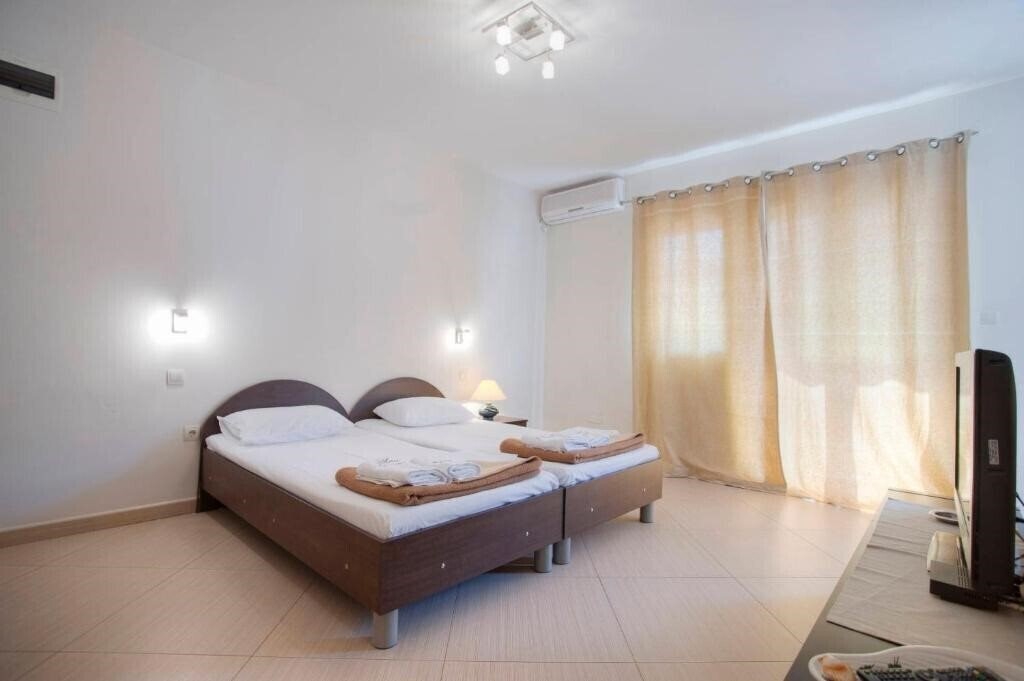 Готель Mandir Apartments 3*