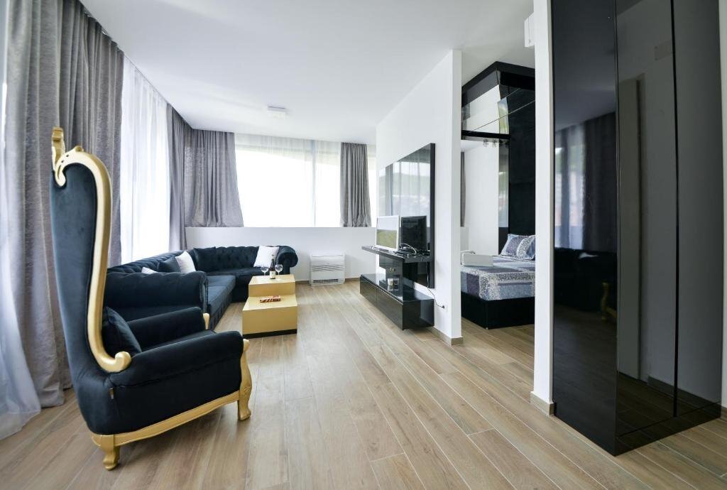 Готель Blue Moon Apartment 4*