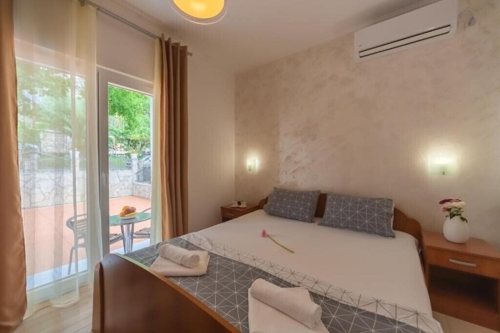 Фото Sunny Hill (Cottage) 3*