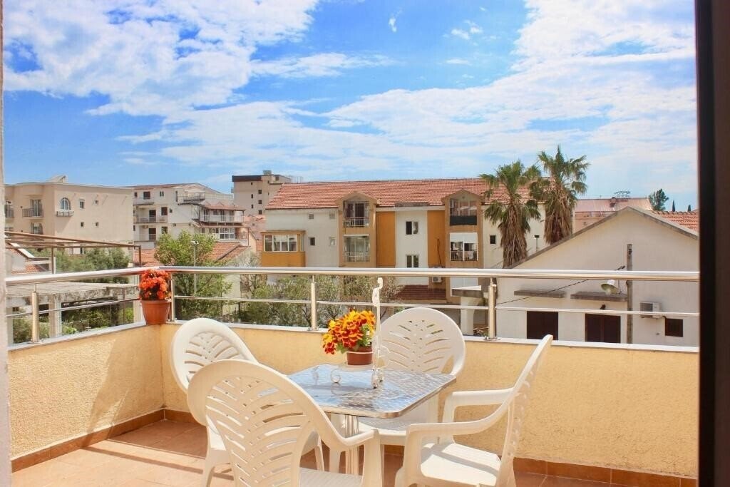 Готель Nir Apartment 3*