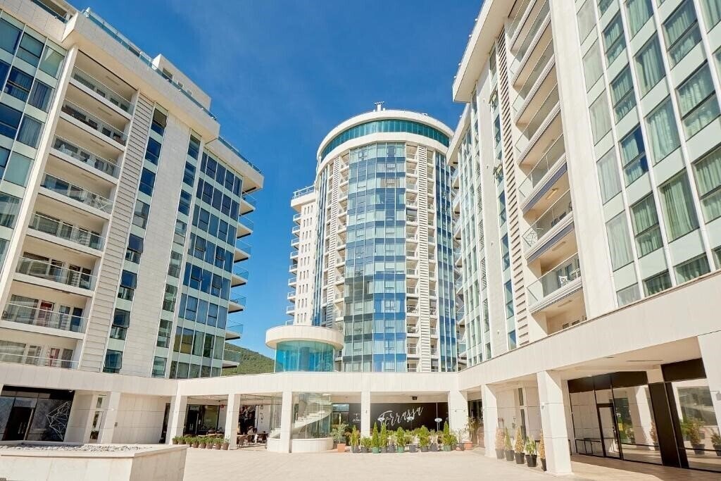 Готель Lux Apartments Sunrior 4*