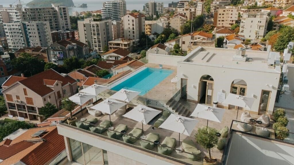 Готель Infinity Hotel & More 4*