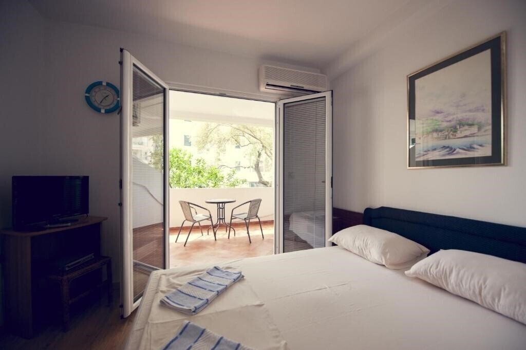 Фото Lyon Apartments 4*