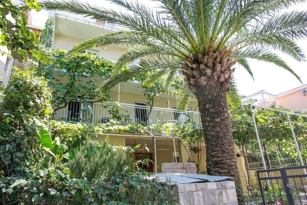 Готель Guest House Lidija 3*
