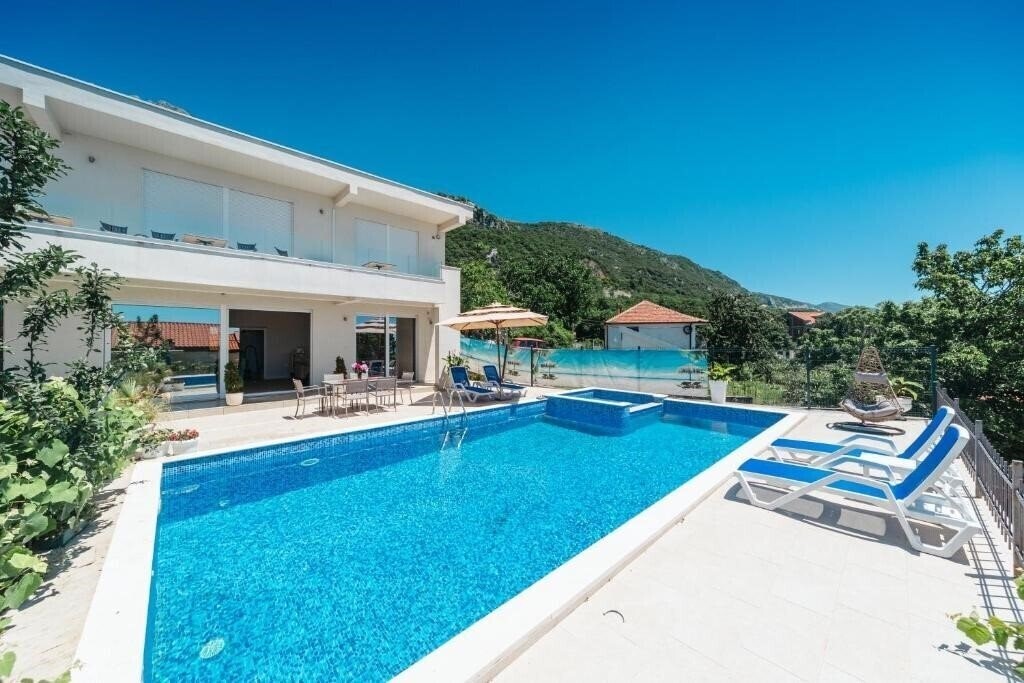 Отель White Beauty Villa 4*