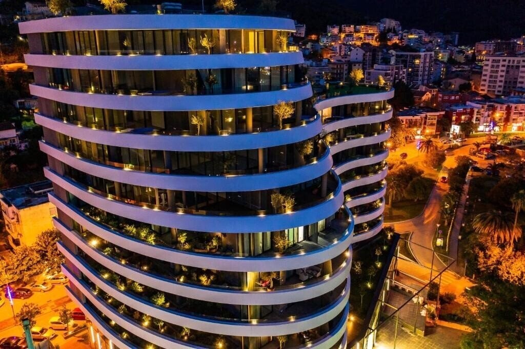 Отель Royal Montesun Apartments 4*