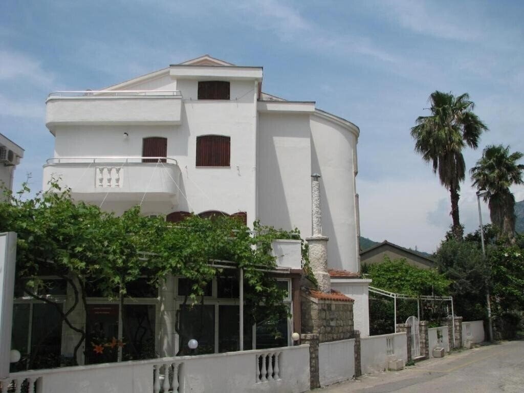 Отель Apartments Bonus 3*