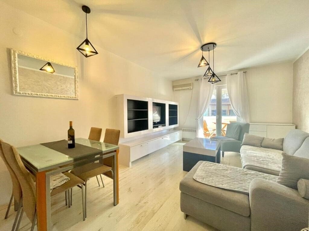 Готель Family Apartment Garden View 3*