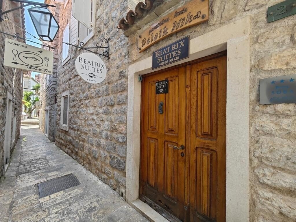 Готель Beatrix Suites Budva Old Town 3*