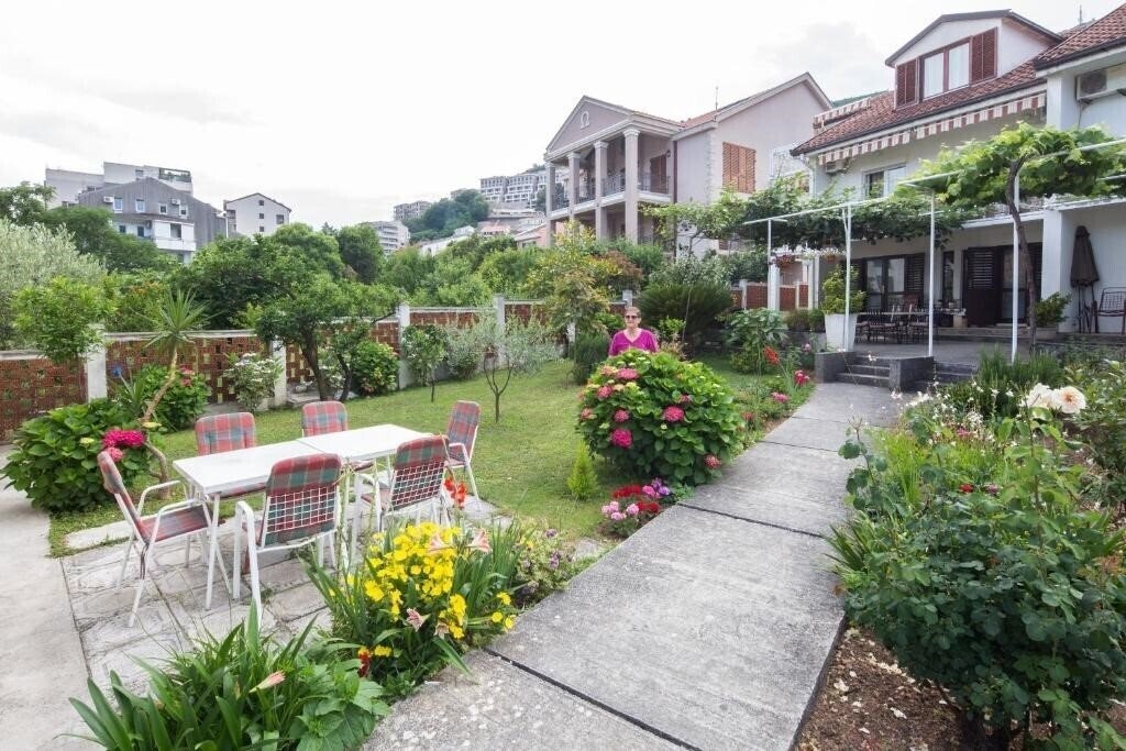 Отель Apartments Budva Center 2 4*