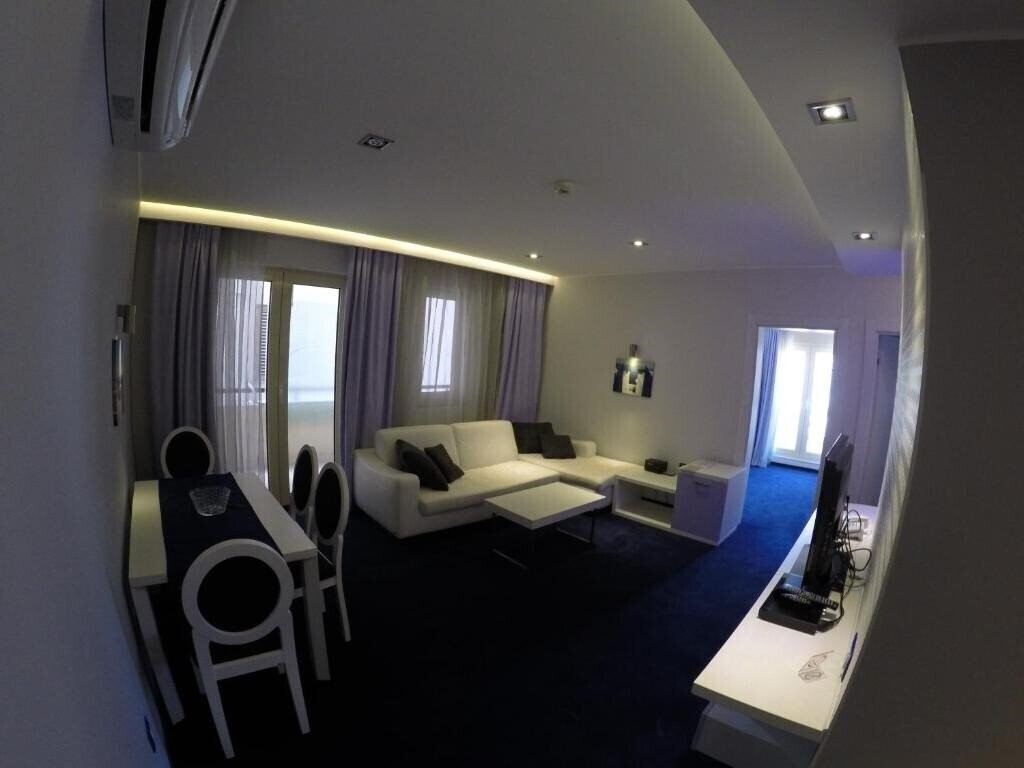 Отель Villa M Palace 4*