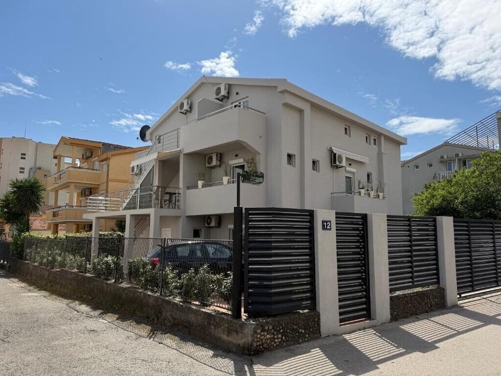 Готель Apartament Jasna 2*