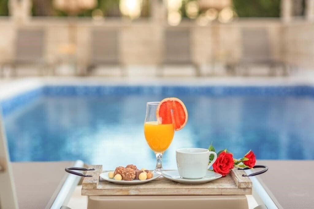 Готель Luxury Apartments Queen 4*