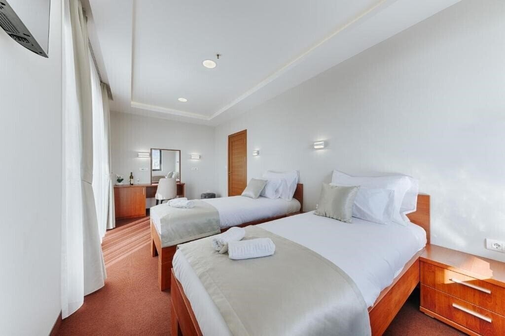 Готель BH Hotel 3*