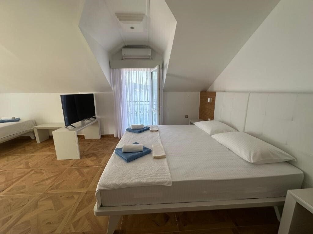 Фото Hotel RR (ex. R&R) 3*