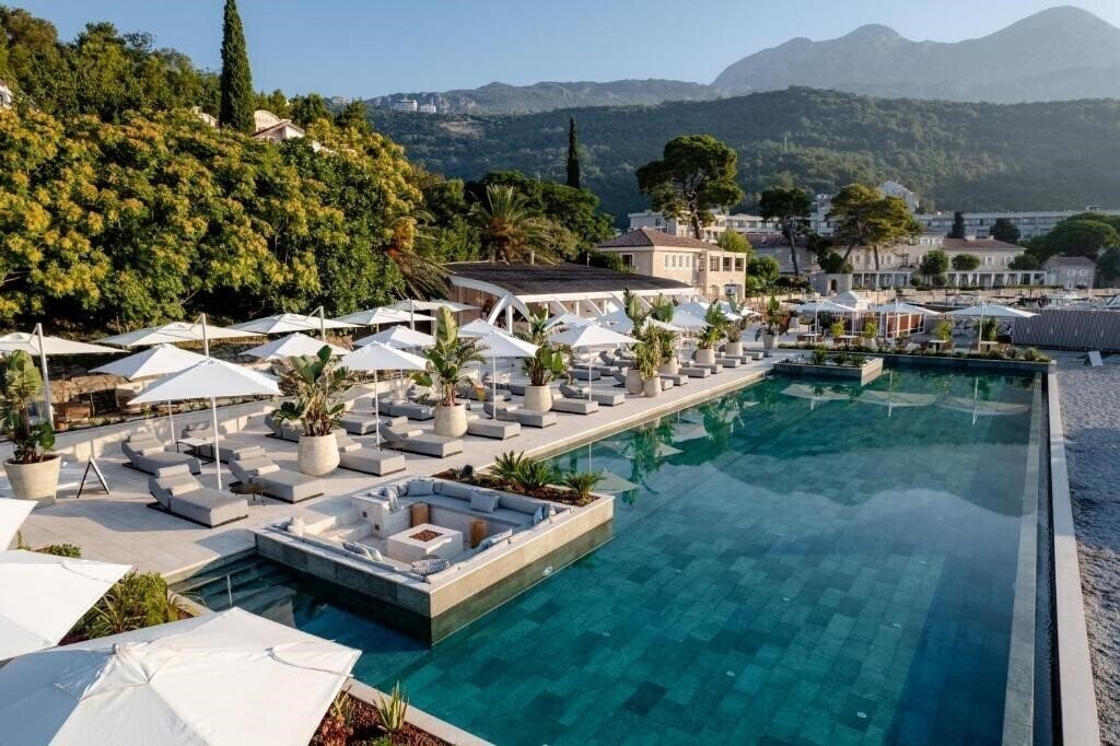 Готель Lazure Hotel & Marina 5*