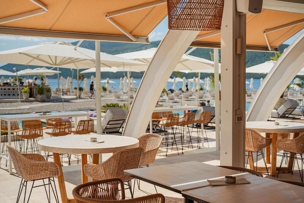 Фотографія Lazure Hotel & Marina 5*