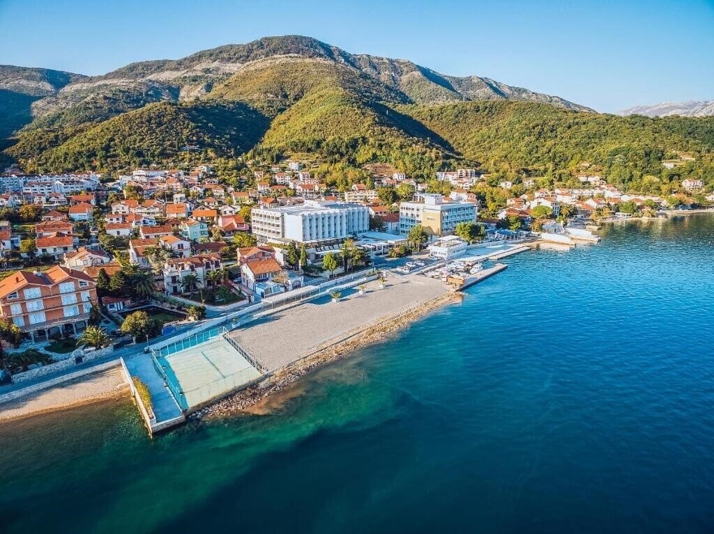 Отель Carine Hotel Delfin 4*