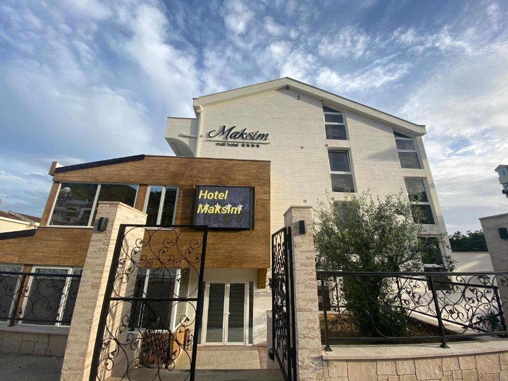 Готель Maksim 4*