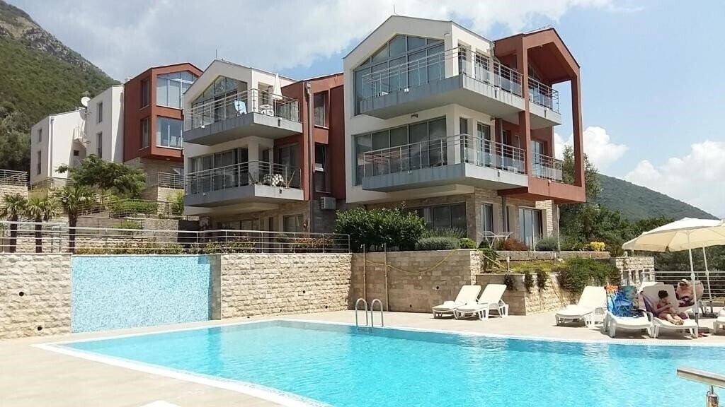 Готель Acacia Hill Djenovici 4*