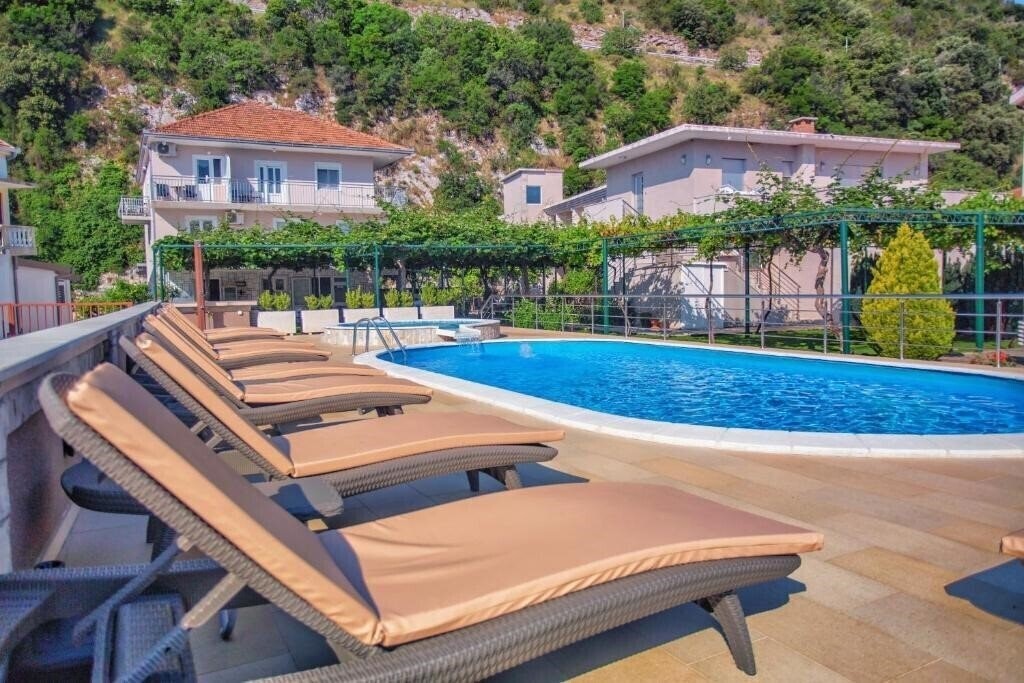 Отель Apartments Obala - Katic 3*