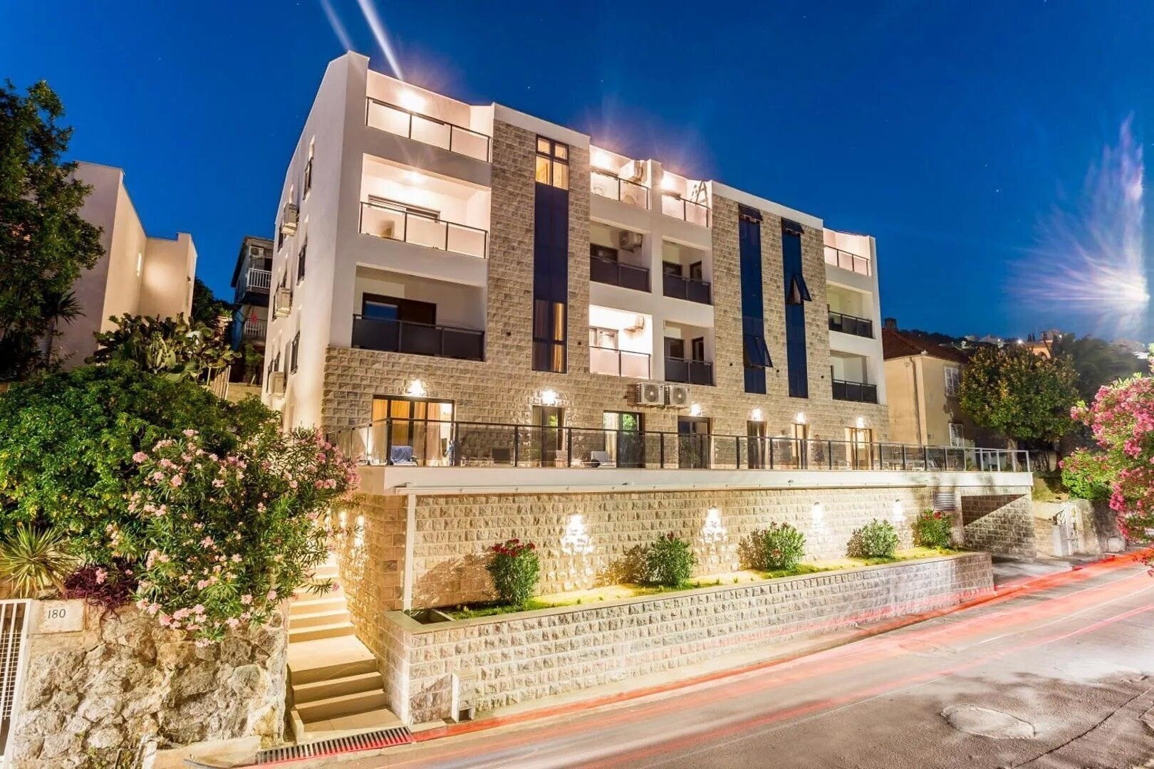 Готель Athos Apartments 4*