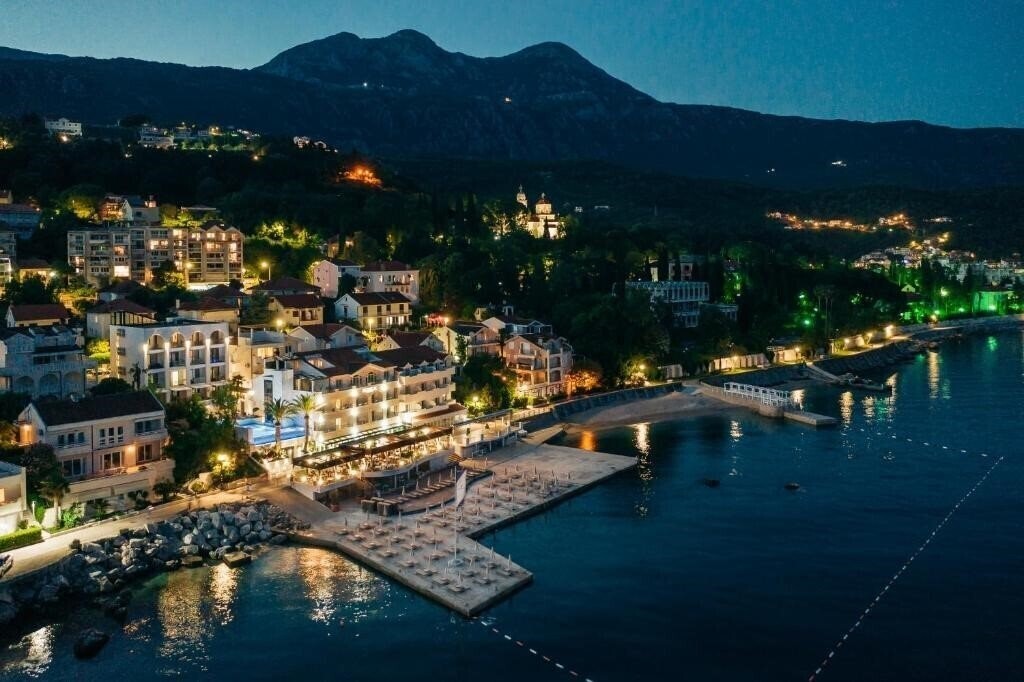 Готель Hotel Perla Annexes 4*