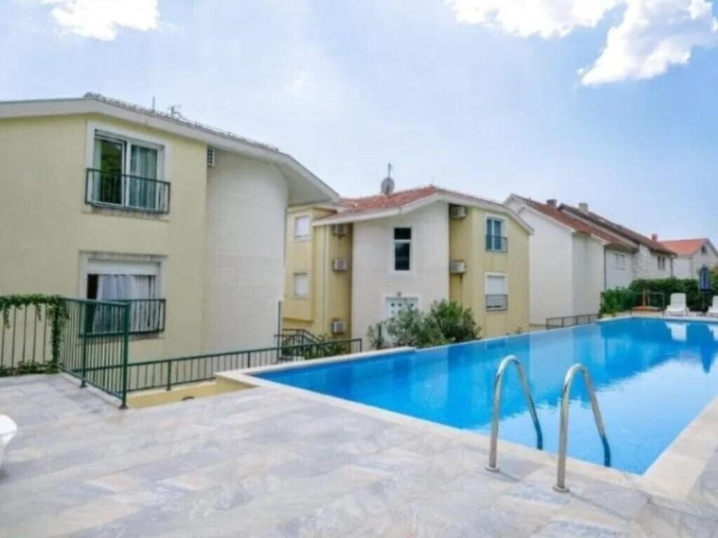 Готель Adriadome Apartments 4*