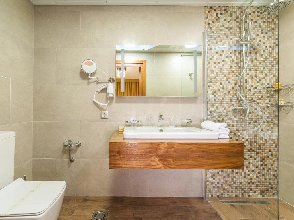 Фотографія Hotel Bela Roza 4*