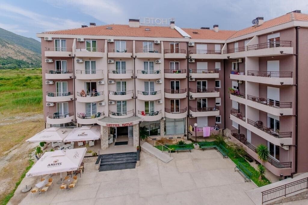 Отель Novi Hotel 3*