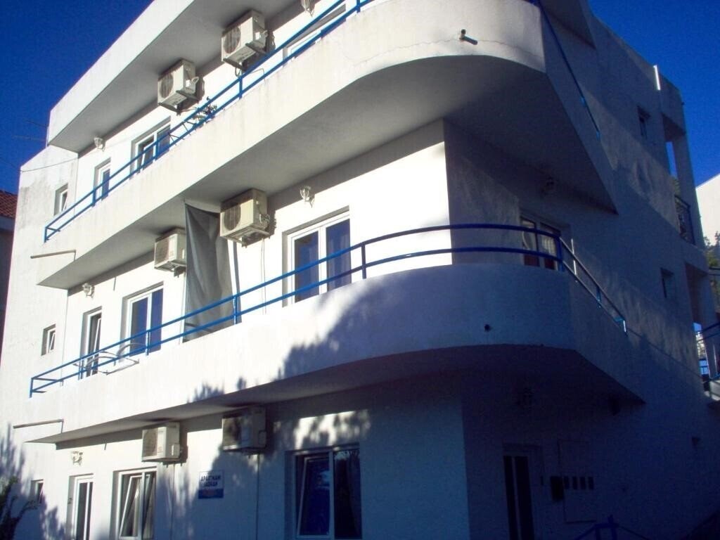 Отель Apartments Jadran 3*