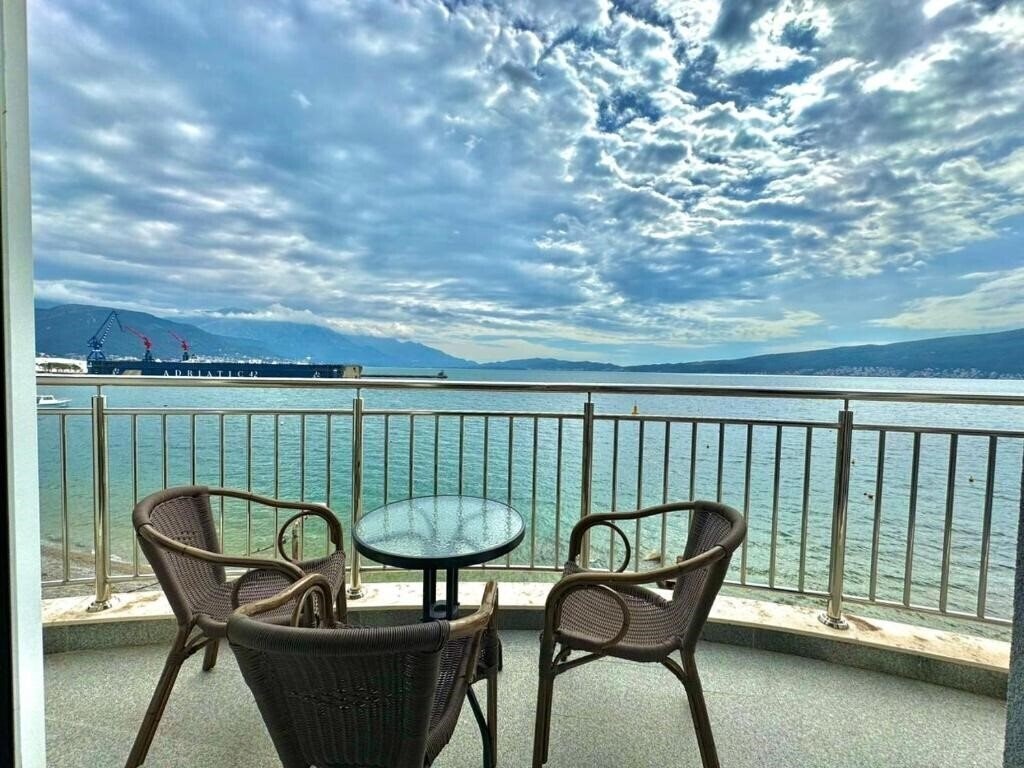 Готель Seaside Apartments Zlokovic 3*