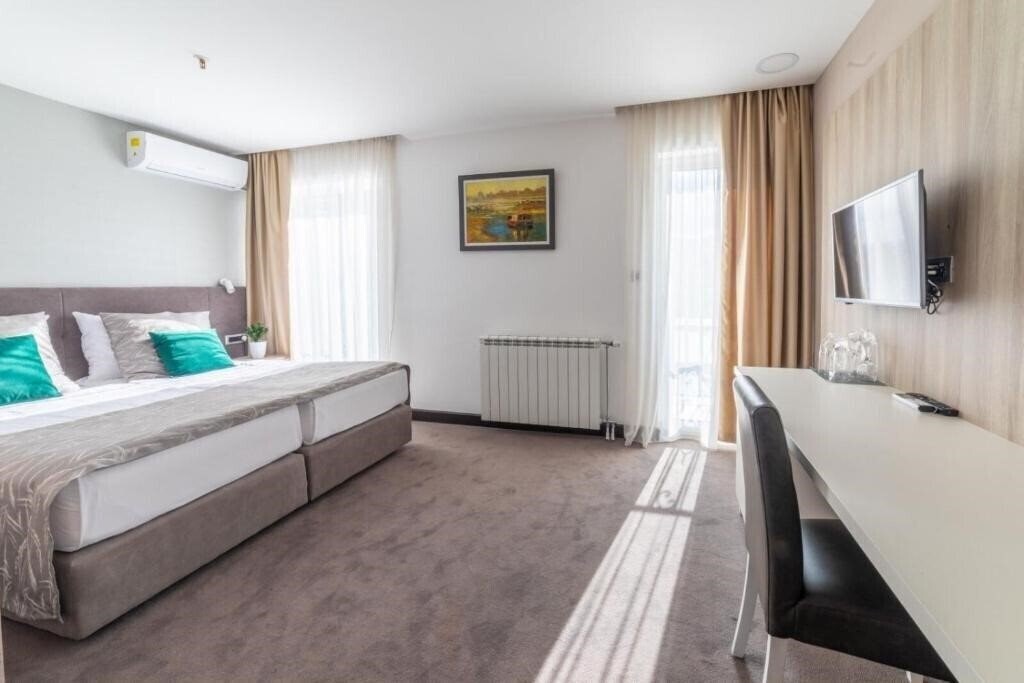 Фото Hotel Berane 4*