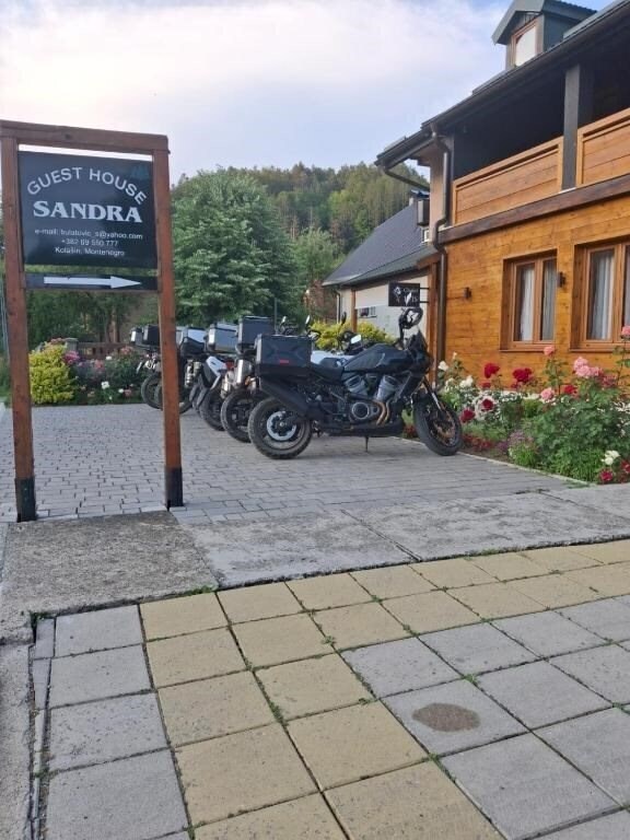 Отель Sandra 3*