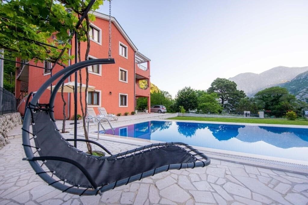 Отель Milas Trojica Kotor 4*