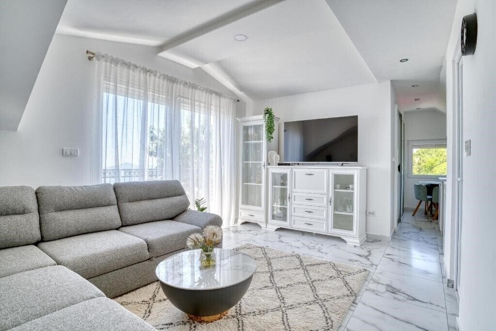 Фотографія Paradiso Apartments 3*
