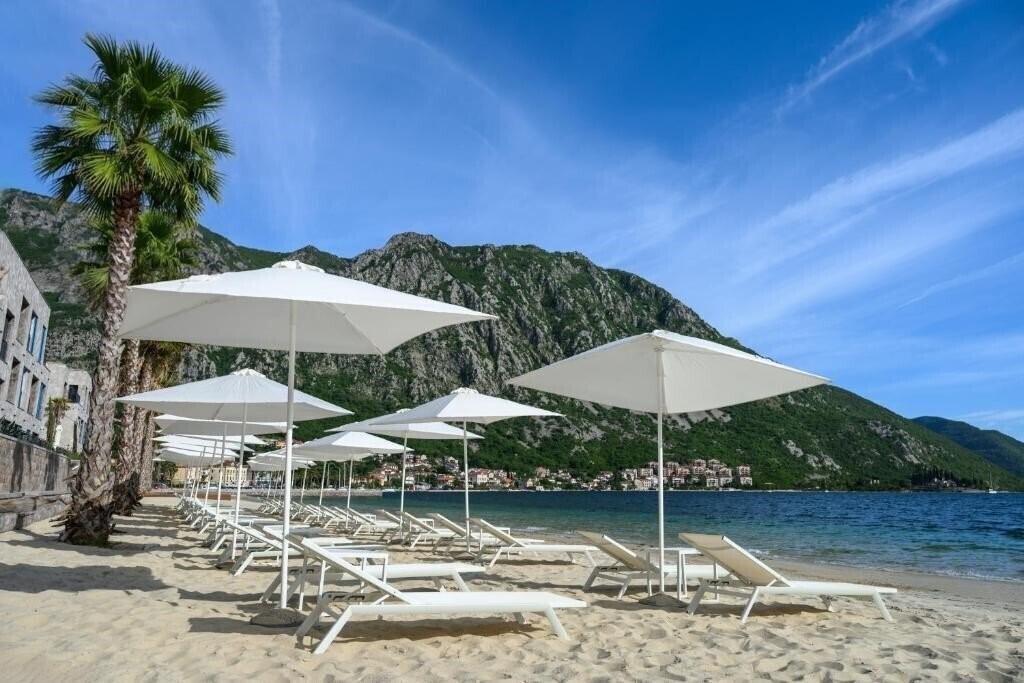 Готель Movenpick Hotel & Residences Teuta Kotor Bay 5*