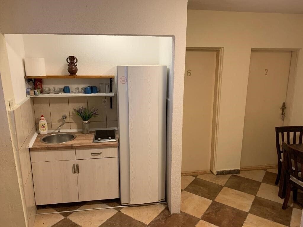 Отель Viktor Rooms 3*