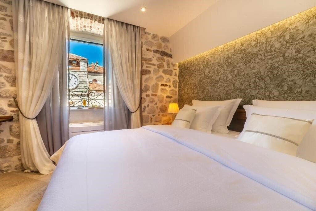 Готель Apartments Hun 4*