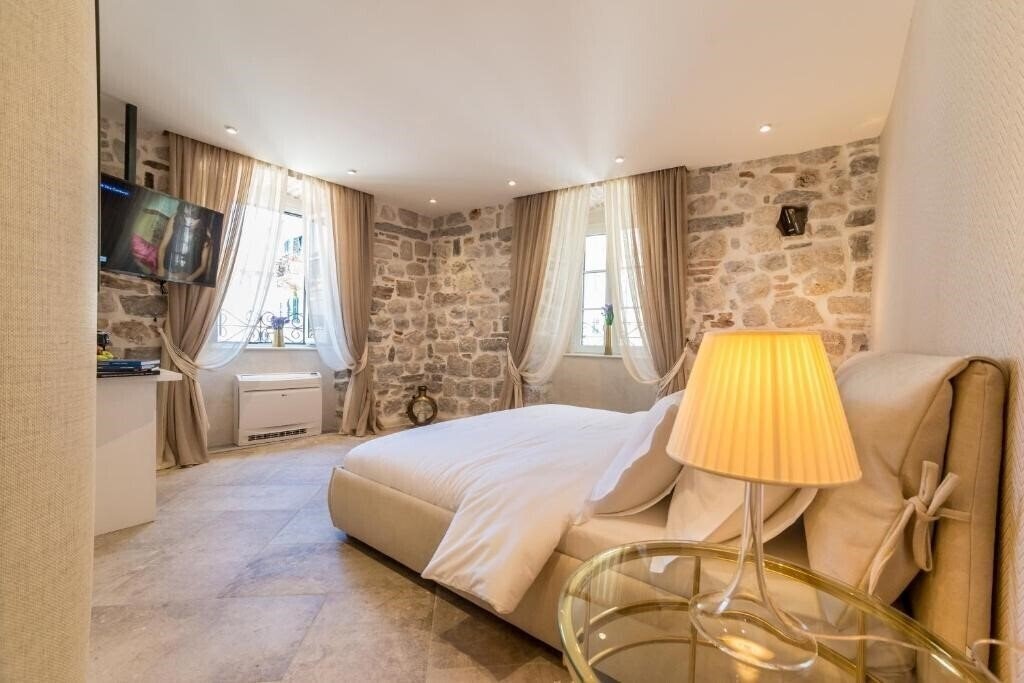 Фотографія Apartments Hun 4*