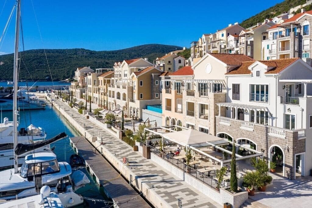 Готель Lustica Bay Apartments Villa 4*