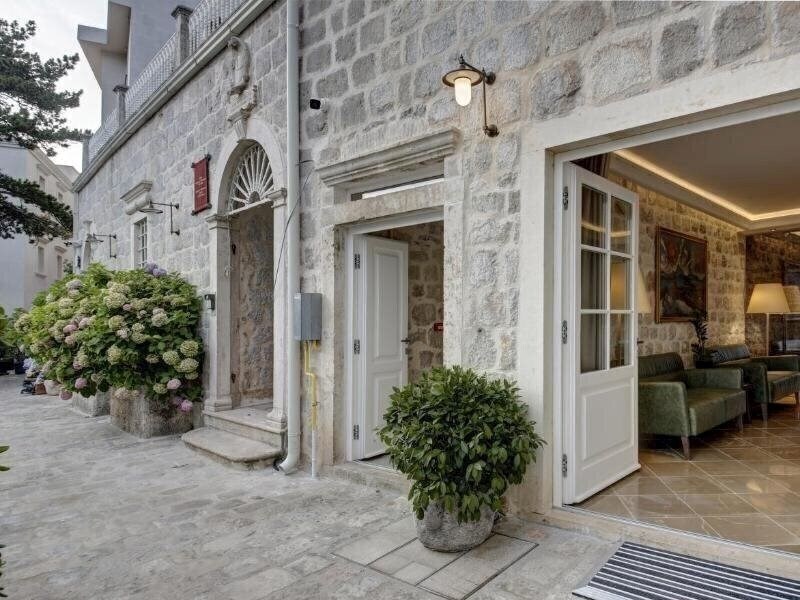 Отель Heritage Leon Coronato 4*