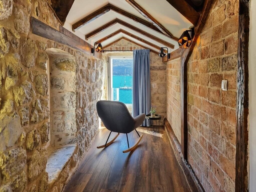 Готель Step To Kotor Bay Perast 3*