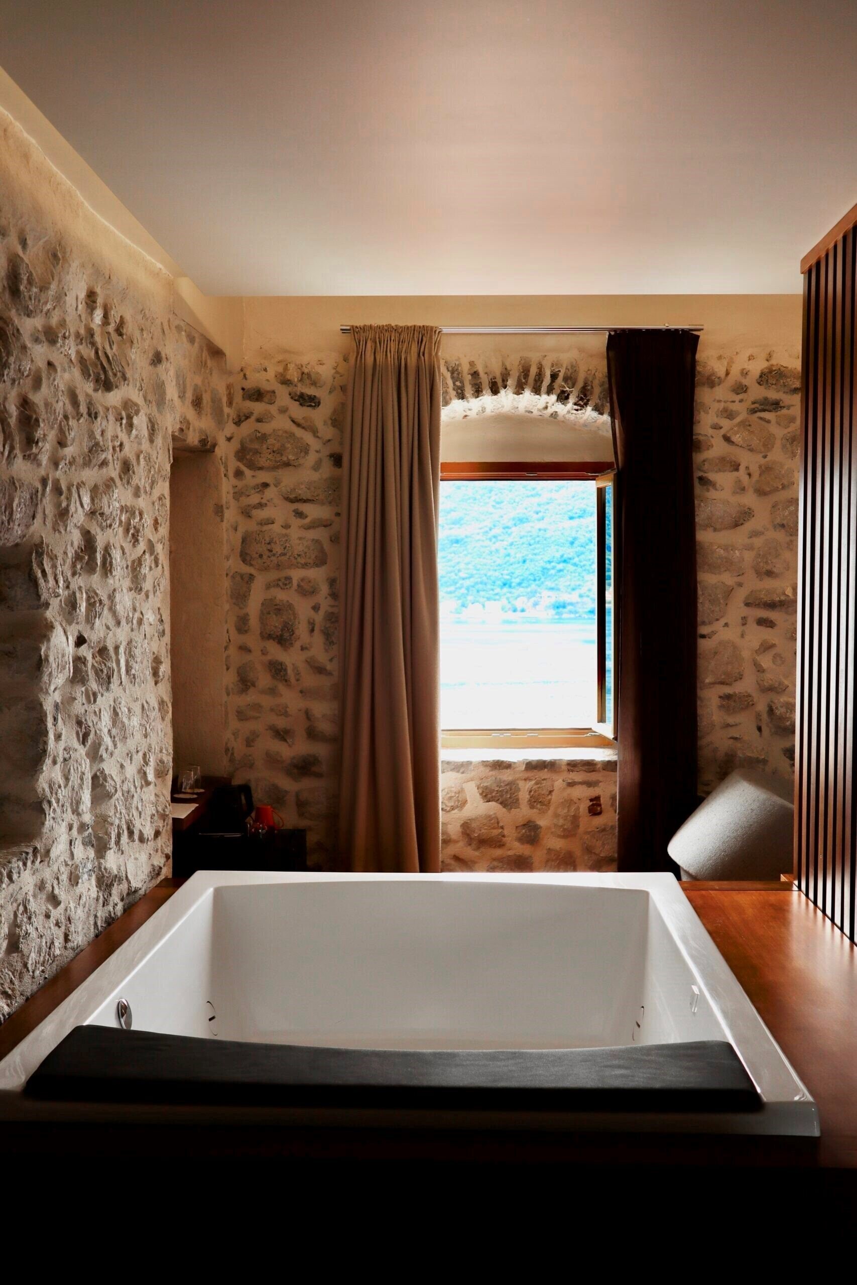 Фото Monte Bay Retreat 4*