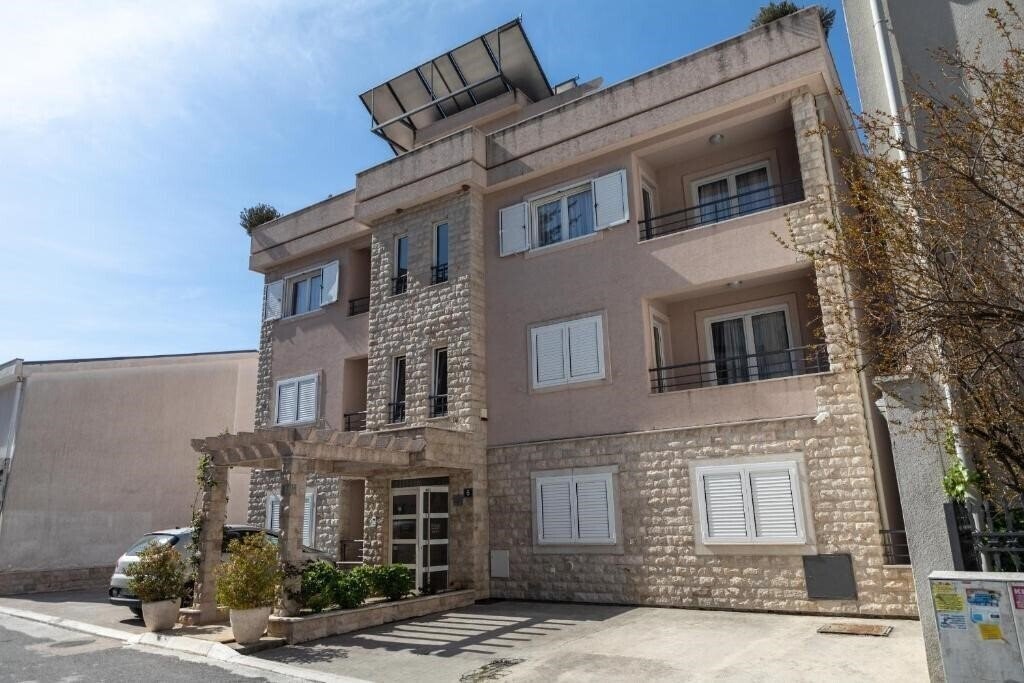 Готель Apartments Holiday 3*