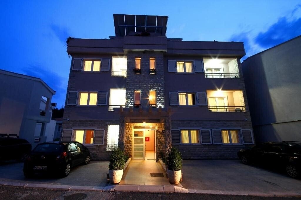 Фотографія Apartments Holiday 3*