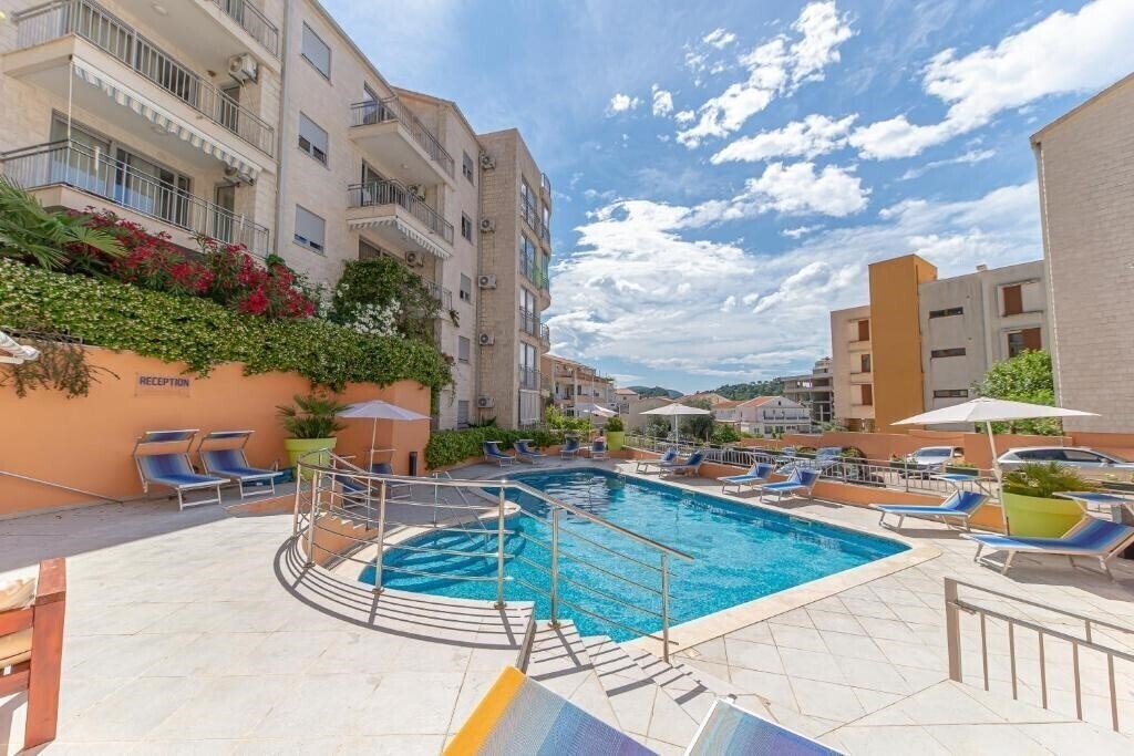 Фотографія Petrovac Bay 3*