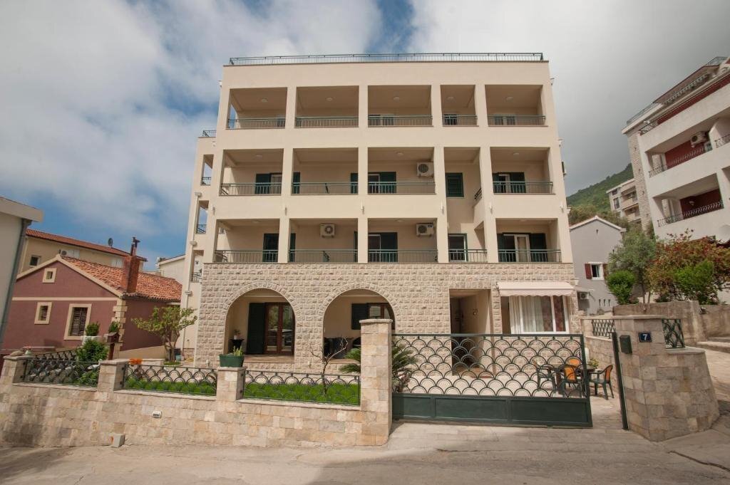 Готель Guest Houese Medin Apartments 3*
