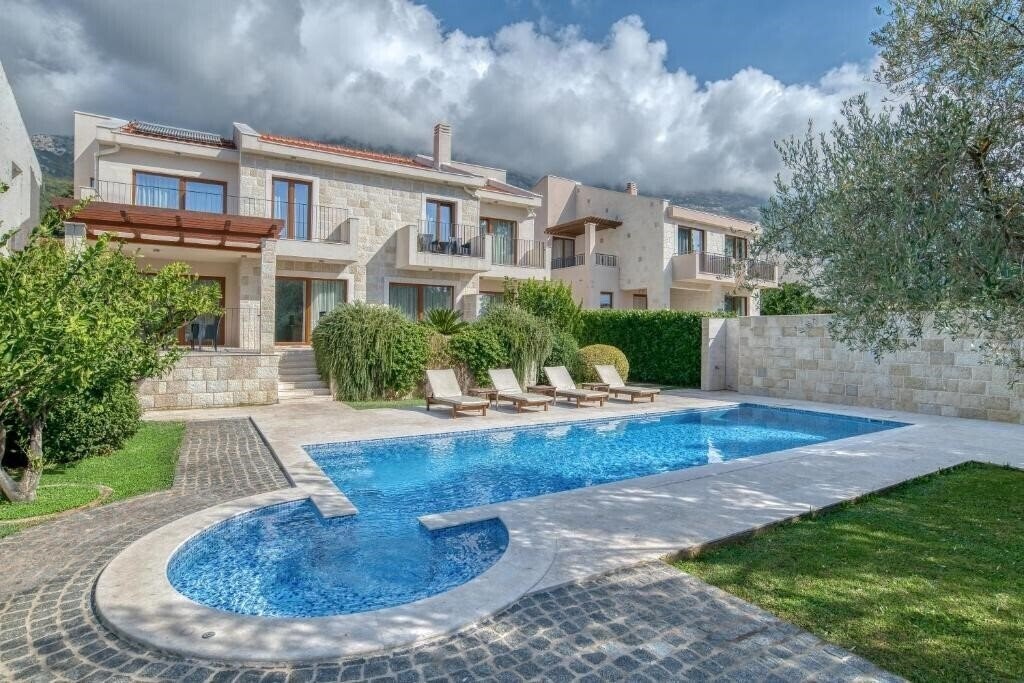 Готель Zen Port Villa 4*