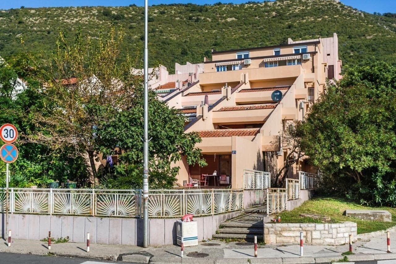 Готель Apartments Aleksandar 3*
